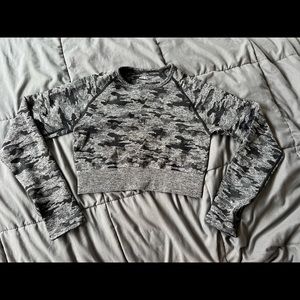 Medium long sleeve crop top in camo black from AYBL.